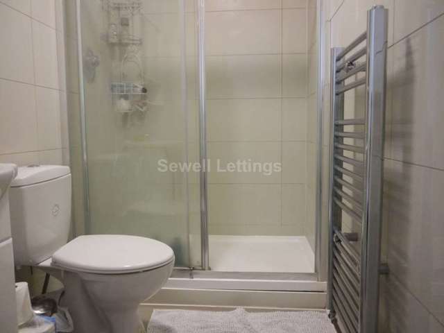  Image of 6 bedroom Detached house to rent in Carnarvon Road Reading RG1 at Carnarvon Road  Reading, RG1 5SD