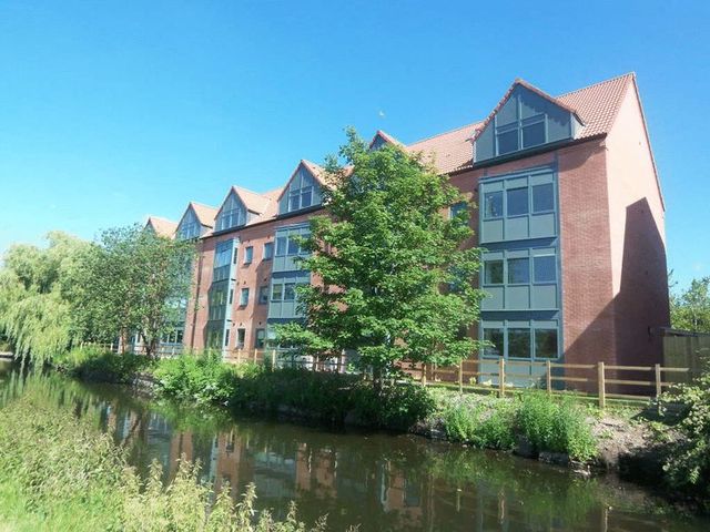  Image of 2 bedroom Flat for sale in Carolgate Court Retford DN22 at Carolgate Court  Retford, DN22 6BJ