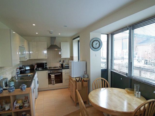  Image of 2 bedroom Flat for sale in Carolgate Court Retford DN22 at Carolgate Court  Retford, DN22 6BJ