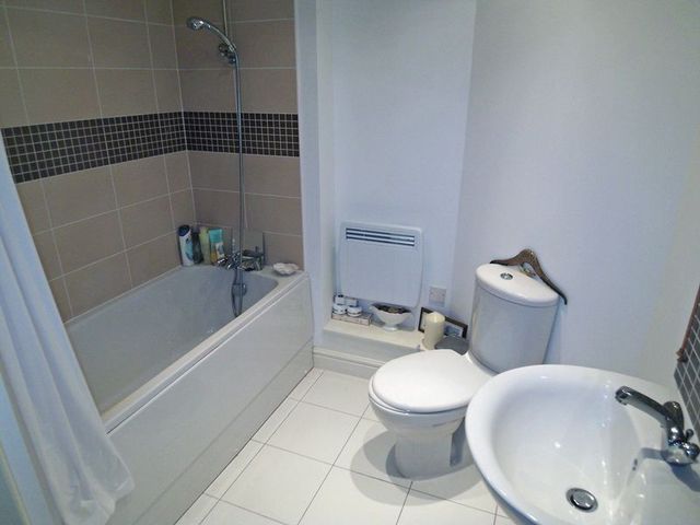  Image of 2 bedroom Flat for sale in Carolgate Court Retford DN22 at Carolgate Court  Retford, DN22 6BJ