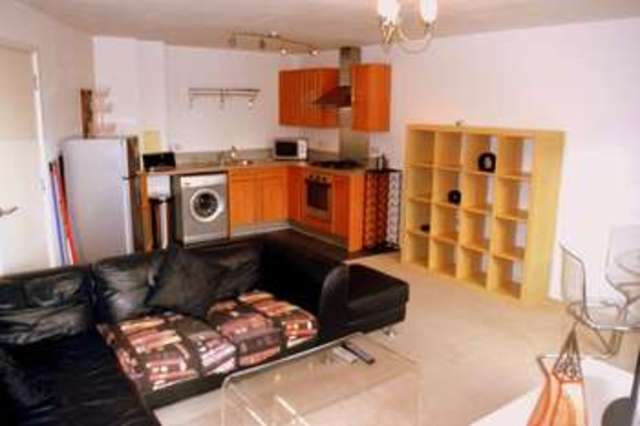  Image of 2 bedroom Flat to rent in Carronade Court Eden Grove London N7 at Carronade Court, Eden Grove, Holloway  London, N7 8EP