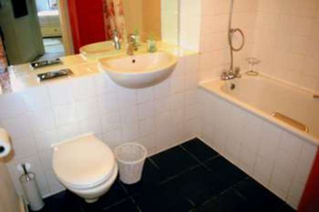  Image of 2 bedroom Flat to rent in Carronade Court Eden Grove London N7 at Carronade Court, Eden Grove, Holloway  London, N7 8EP