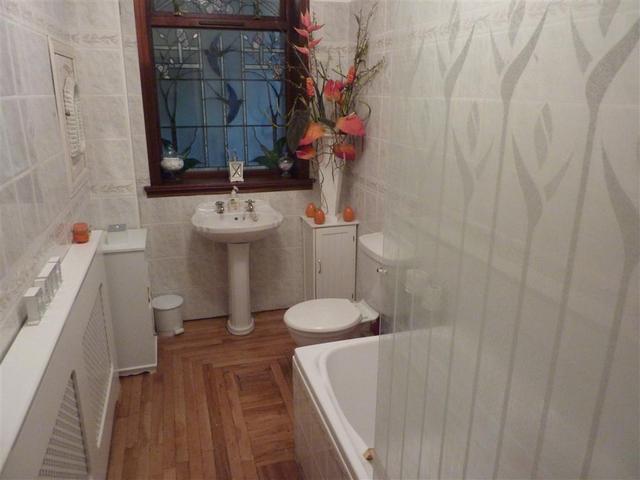  Image of 4 bedroom Flat to rent in Carse View Drive Bearsden Glasgow G61 at Bearsden Glasgow Glasgow, G61 3NJ