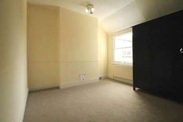  Image of 2 bedroom Flat to rent in Carshalton Grove Sutton SM1 at Sutton, SM1 4LY