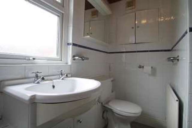  Image of 2 bedroom Flat to rent in Carshalton Grove Sutton SM1 at Sutton, SM1 4LY
