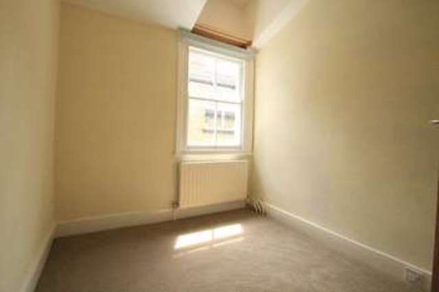  Image of 2 bedroom Flat to rent in Carshalton Grove Sutton SM1 at Sutton, SM1 4LY