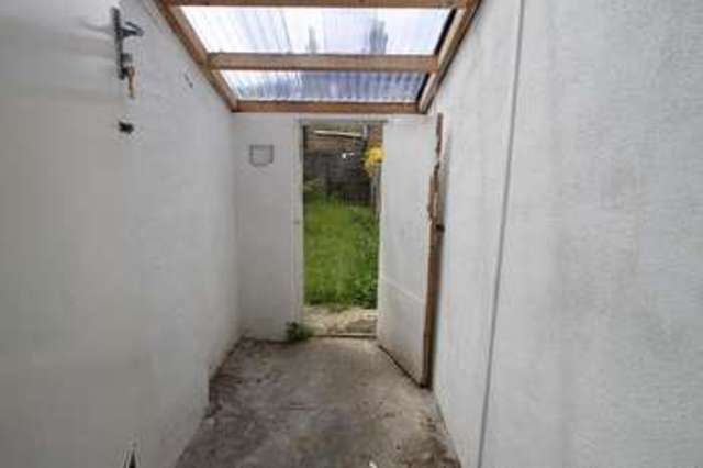  Image of 2 bedroom Flat to rent in Carshalton Grove Sutton SM1 at Sutton, SM1 4LY