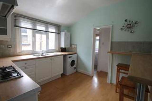  Image of 2 bedroom Flat to rent in Carshalton Grove Sutton SM1 at Sutton, SM1 4LY