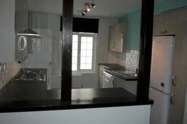  Image of 3 bedroom Cottage to rent in Carshalton Road Carshalton SM5 at Carshalton, SM5 3PZ