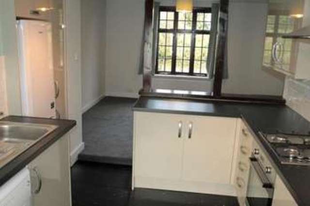  Image of 3 bedroom Cottage to rent in Carshalton Road Carshalton SM5 at Carshalton, SM5 3PZ