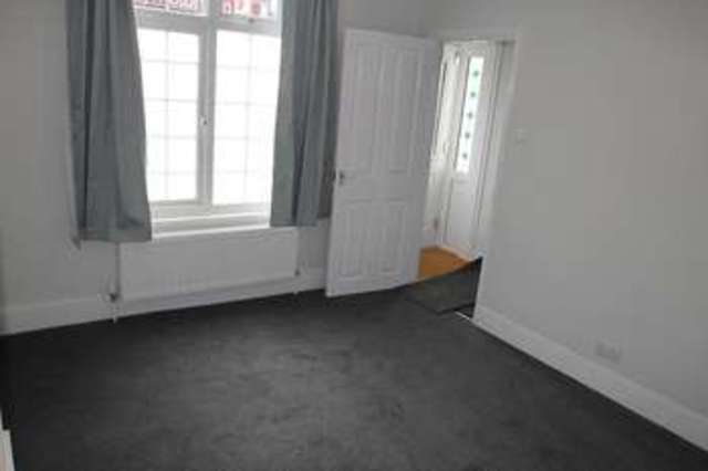  Image of 3 bedroom Cottage to rent in Carshalton Road Carshalton SM5 at Carshalton, SM5 3PZ