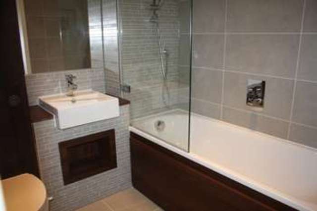  Image of 1 bedroom Flat to rent in Seven Sea Gardens London E3 at Ceram Court  Bow, E3 3GW