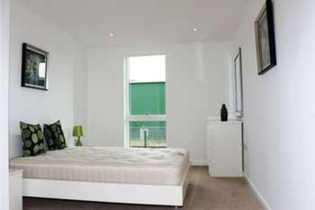  Image of 1 bedroom Flat to rent in Seven Sea Gardens London E3 at Kara Court  Bow, E3 3GX