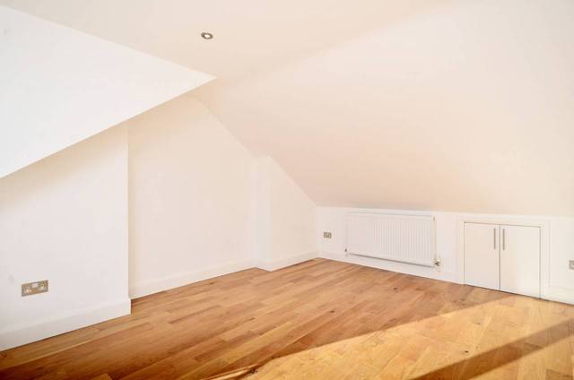  Image of 2 bedroom Flat for sale in Castlewood Road London N16 at Castlewood Road  Stamford Hill, N16 6DW