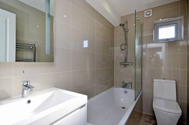  Image of 2 bedroom Flat for sale in Castlewood Road London N16 at Castlewood Road  Stamford Hill, N16 6DW