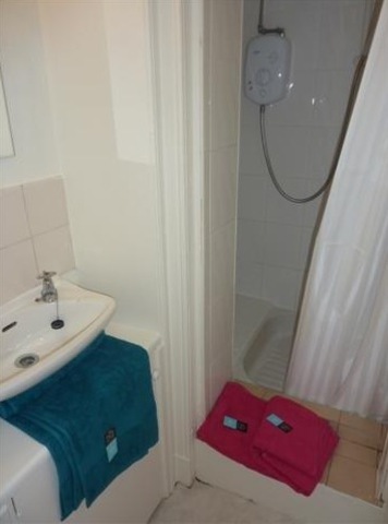  Image of 1 bedroom Flat to rent in Cathcart Place Edinburgh EH11 at Dalry Edinburgh Edinburgh, EH11 2HD
