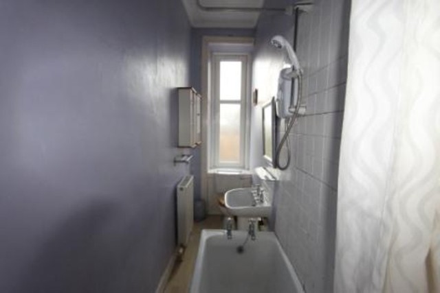  Image of 1 bedroom Flat to rent in Cathcart Road Glasgow G42 at Mount Florida Glasgow Glasgow, G42 9HF