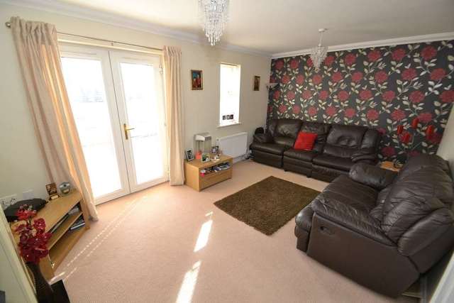  Image of 5 bedroom End of Terrace to rent in Cavendish Walk Epsom KT19 at Cavendish Walk  Epsom, KT19 8AP