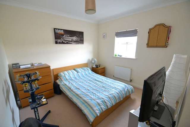  Image of 5 bedroom End of Terrace to rent in Cavendish Walk Epsom KT19 at Cavendish Walk  Epsom, KT19 8AP