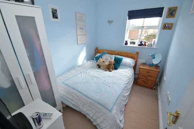  Image of 5 bedroom End of Terrace to rent in Cavendish Walk Epsom KT19 at Cavendish Walk  Epsom, KT19 8AP