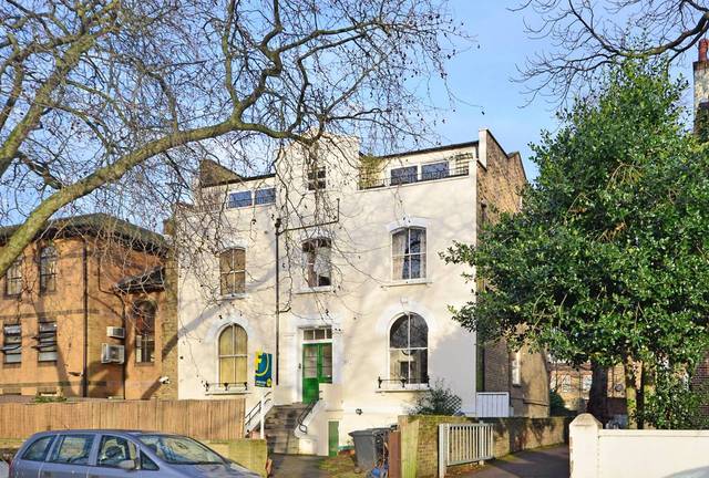 Image of 2 bedroom Flat for sale in Cazenove Road London N16 at Cazenove Road  Stoke Newington, N16 6AX
