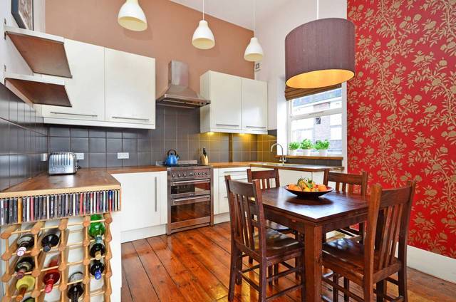  Image of 2 bedroom Flat for sale in Cazenove Road London N16 at Cazenove Road  Stoke Newington, N16 6AX