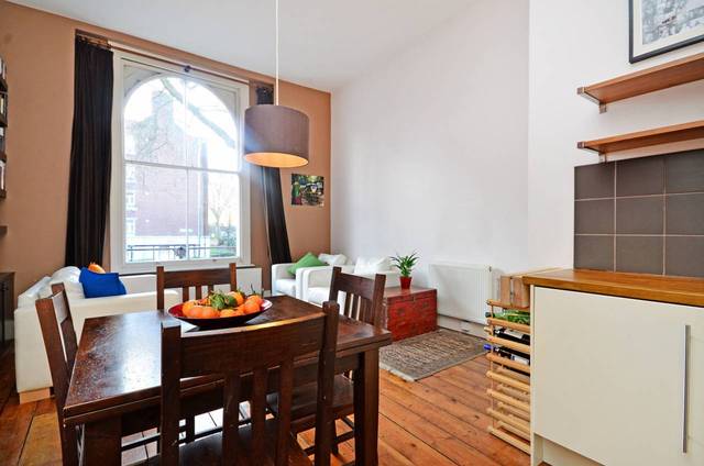  Image of 2 bedroom Flat for sale in Cazenove Road London N16 at Cazenove Road  Stoke Newington, N16 6AX