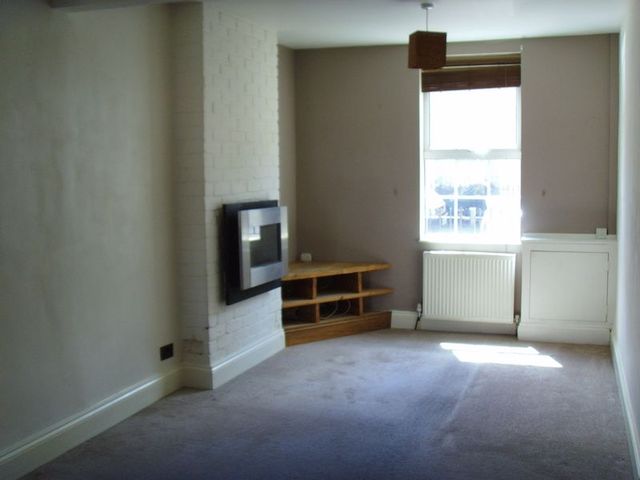  Image of 2 bedroom Terraced house to rent in Cecil Road Linden Gloucester GL1 at Cecil Road  Gloucester, GL1 5HG