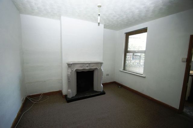  Image of 3 bedroom Terraced house for sale in Cedar Road Nottingham NG7 at Cedar Road Forest Fields Nottingham, NG7 6HZ