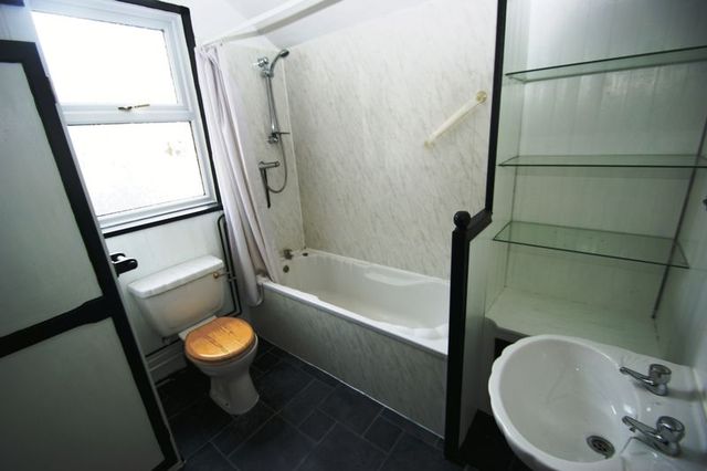  Image of 3 bedroom Terraced house for sale in Cedar Road Nottingham NG7 at Cedar Road Forest Fields Nottingham, NG7 6HZ