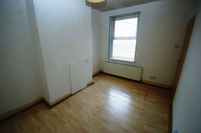  Image of 3 bedroom Terraced house for sale in Cedar Road Nottingham NG7 at Cedar Road Forest Fields Nottingham, NG7 6HZ