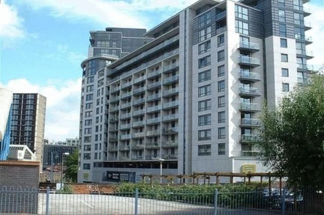  Image of 2 bedroom Flat to rent in Holliday Street Edgbaston Birmingham B1 at Centenary Plaza Holliday Street Birmingham City, B1 1TW