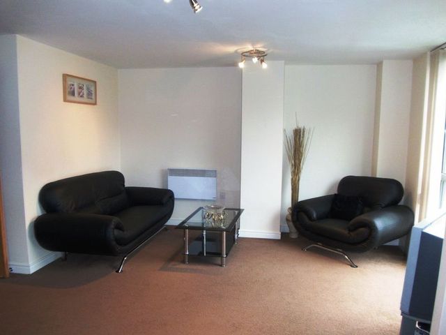 Image of 2 bedroom Flat to rent in Holliday Street Edgbaston Birmingham B1 at Centenary Plaza Holliday Street Birmingham City, B1 1TW