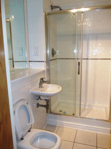  Image of 2 bedroom Flat to rent in Holliday Street Edgbaston Birmingham B1 at Centenary Plaza Holliday Street Birmingham City, B1 1TW