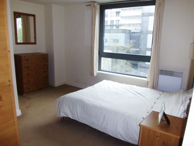  Image of 2 bedroom Flat to rent in Holliday Street Edgbaston Birmingham B1 at Centenary Plaza Holliday Street Birmingham City, B1 1TW