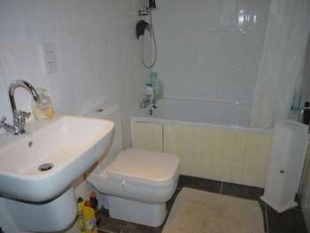  Image of 3 bedroom Terraced house to rent in Market Street Fair Oak Eastleigh SO50 at Market Street  Eastleigh, SO50 5PZ