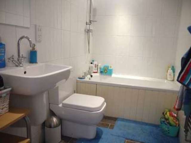  Image of 3 bedroom Terraced house to rent in Market Street Fair Oak Eastleigh SO50 at Market Street  Eastleigh, SO50 5PZ
