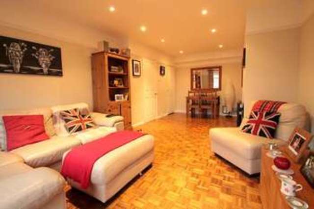  Image of 1 bedroom Flat to rent in Chanctonbury Gardens Sutton SM2 at Sutton, SM2 6RG