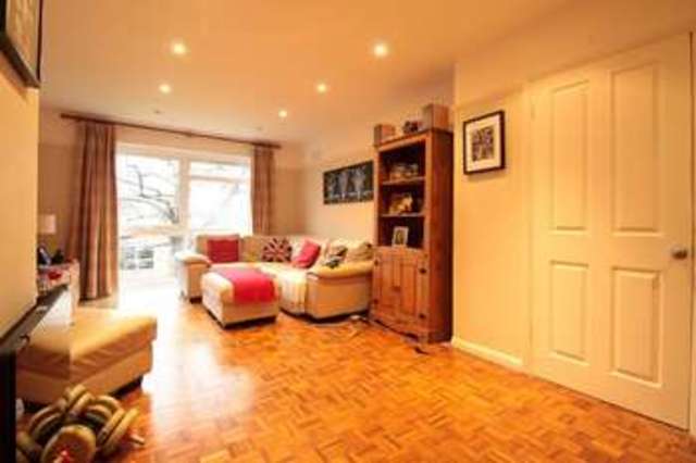  Image of 1 bedroom Flat to rent in Chanctonbury Gardens Sutton SM2 at Sutton, SM2 6RG