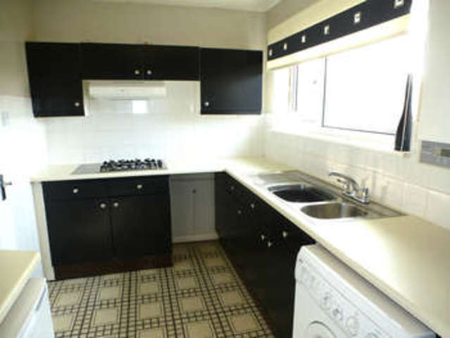  Image of 2 bedroom Maisonette for sale in Charnwood Crescent Chandler