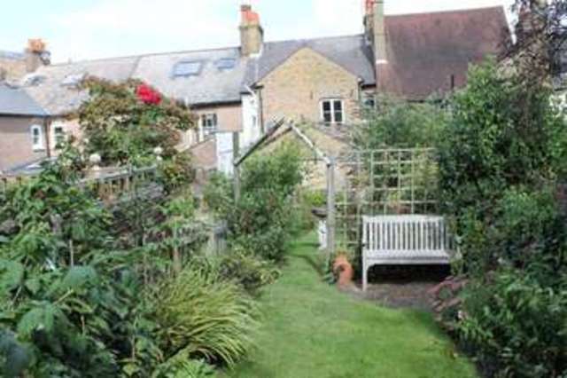  Image of 2 bedroom Terraced house to rent in Charles Street Berkhamsted HP4 at Charles Street  Berkhamsted, HP4 3DG
