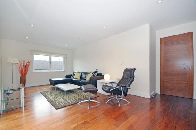  Image of 2 bedroom Flat to rent in Clerkenwell Road London EC1M at Clerkenwell Road London Goswell Road, EC1M 5PZ