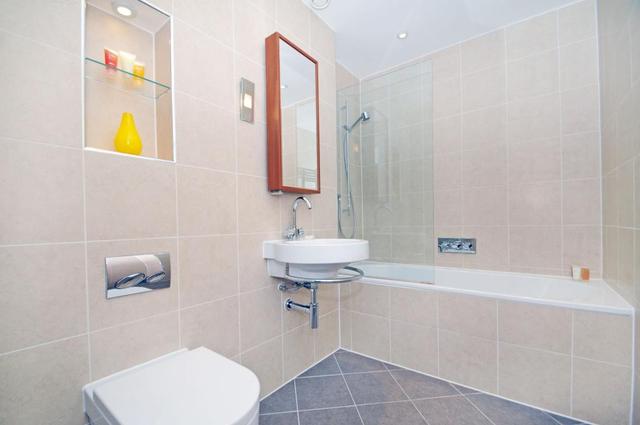  Image of 2 bedroom Flat to rent in Clerkenwell Road London EC1M at Clerkenwell Road London Goswell Road, EC1M 5PZ