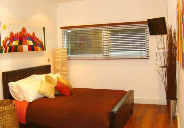  Image of 2 bedroom Apartment to rent in Queenstown Road London SW8 at Queens Town Road Wandsworth Road London, SW8 4NN