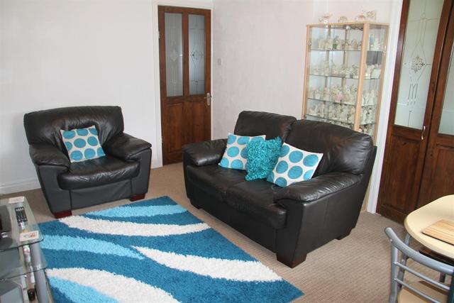  Image of 2 bedroom Ground Flat for sale in Cherry Lea Court Rawdon Leeds LS19 at Rawdon Leeds Rawdon, LS19 6AF