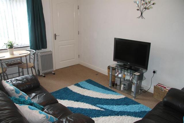  Image of 2 bedroom Ground Flat for sale in Cherry Lea Court Rawdon Leeds LS19 at Rawdon Leeds Rawdon, LS19 6AF