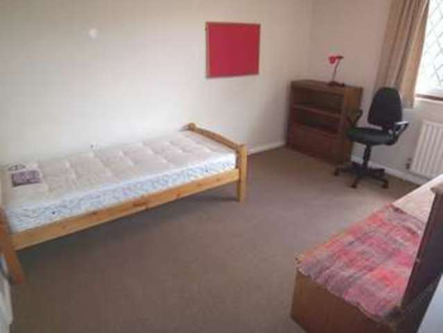  Image of 4 bedroom Terraced house to rent in Cherrywood Avenue Englefield Green Egham TW20 at Cherrywood Avenue Englefield Green Egham, TW20 0TE