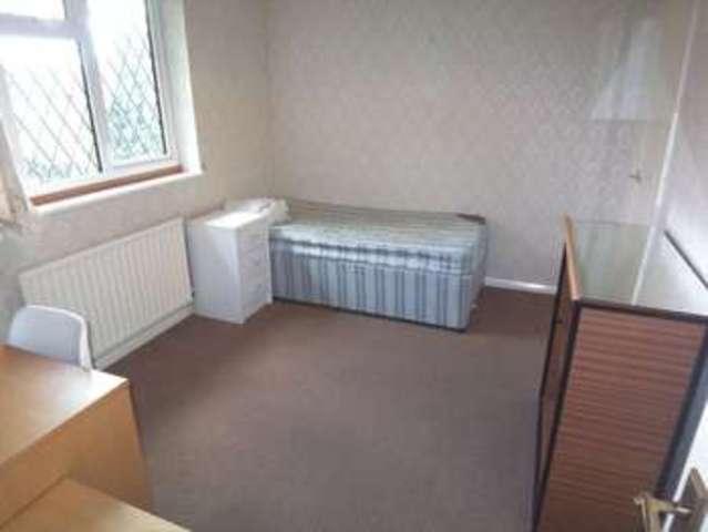  Image of 4 bedroom Terraced house to rent in Cherrywood Avenue Englefield Green Egham TW20 at Cherrywood Avenue Englefield Green Egham, TW20 0TE