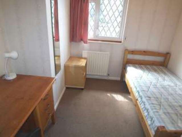  Image of 4 bedroom Terraced house to rent in Cherrywood Avenue Englefield Green Egham TW20 at Cherrywood Avenue Englefield Green Egham, TW20 0TE