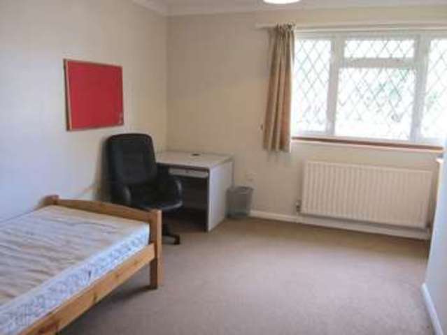  Image of 4 bedroom Terraced house to rent in Cherrywood Avenue Englefield Green Egham TW20 at Cherrywood Avenue Englefield Green Egham, TW20 0TE